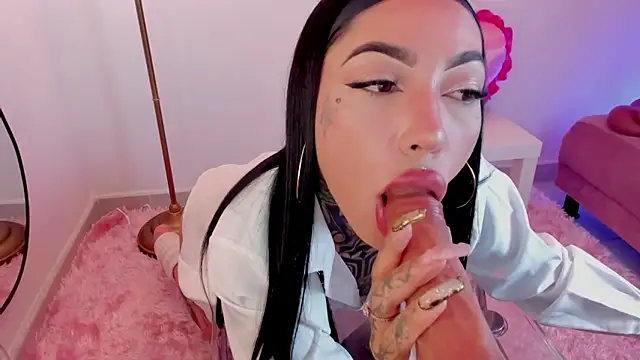 Snapshot of Dani_Valen chatting on 10-21-25, 08:20 Dani Valen online show from 10-21-25, 08:20