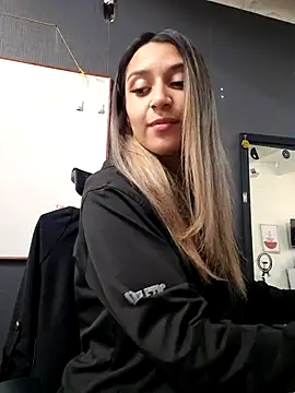 Isabella Varella online show from 10-14-25, 02:29