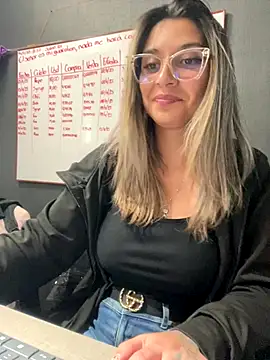 Isabella Varella online show from 11-15-25, 01:03