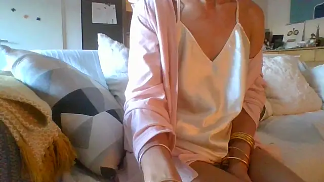 Valentinette online show from 10-30-25, 06:59