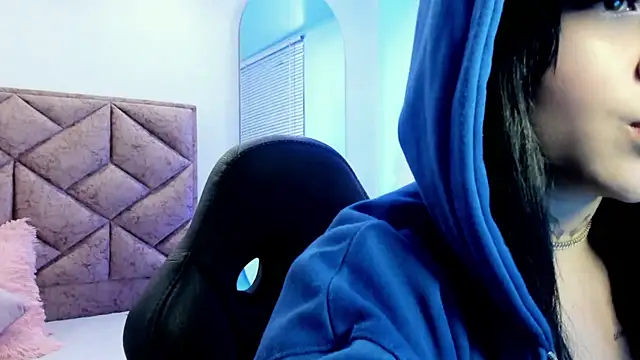 elaia muller  online show from 11-22-25, 03:16