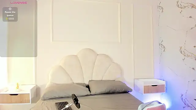 Snapshot of Candaceoweens chatting on 11-20-25, 04:12 Candaceoweens online show from 11-20-25, 04:12