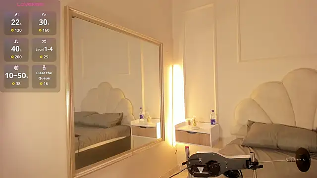 Snapshot of Candaceoweens chatting on 01-09-26, 03:42 Candaceoweens online show from 01-09-26, 03:42