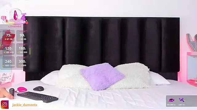 Snapshot of JackieDumont1 chatting on 11-07-25, 08:20 JackieDumont1 online show from 11-07-25, 08:20