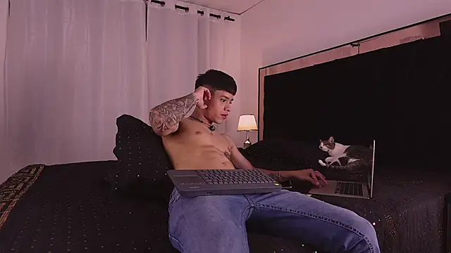 Snapshot of ErosKhaos chatting on 10-08-25, 12:08 ErosKhaos online show from 10-08-25, 12:08