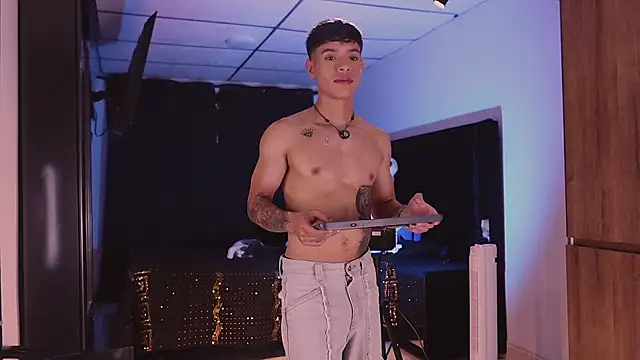 Snapshot of ErosKhaos chatting on 10-19-25, 10:54 ErosKhaos online show from 10-19-25, 10:54