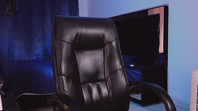 Snapshot of ErosKhaos chatting on 11-19-25, 07:58 ErosKhaos online show from 11-19-25, 07:58