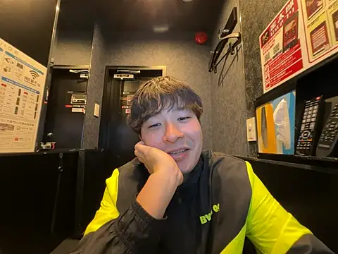 Snapshot of waka3232 chatting on 04-14-26, 12:55 waka3232 online show from 04-14-26, 12:55