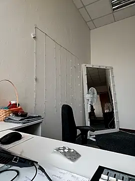 Juicy PeachLux online show from 10-09-25, 09:29