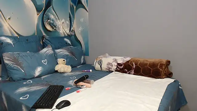 Snapshot of MystiqueTeee chatting on 10-17-25, 06:54 MystiqueTeee online show from 10-17-25, 06:54