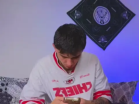 samevansx  online show from 10-28-25, 03:58