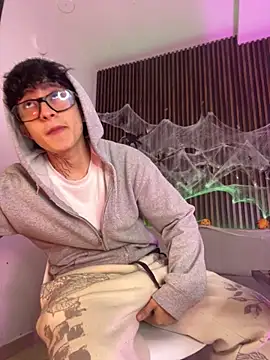 troy rouge online show from 10-18-25, 06:52