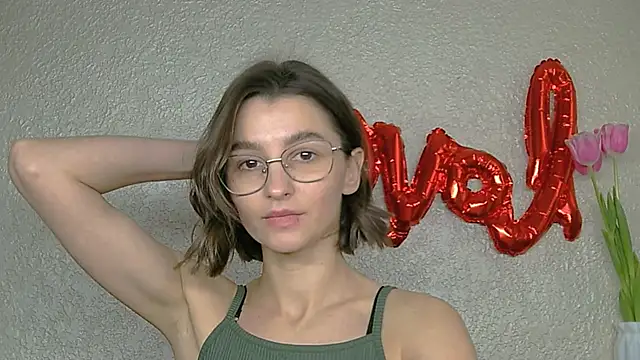 luna Gharming online show from 03-11-25, 09:34