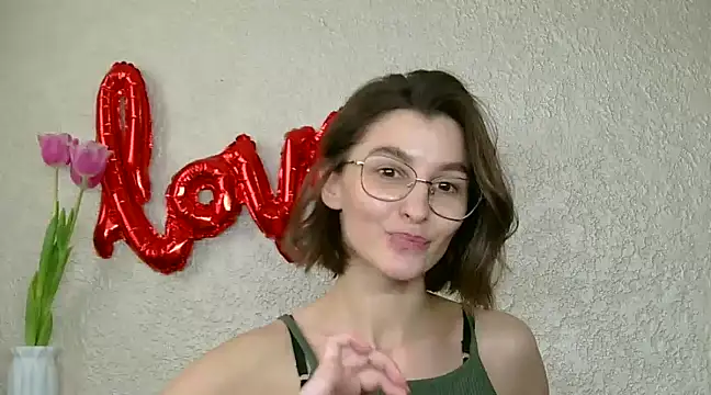 luna Gharming online show from 03-11-25, 12:39