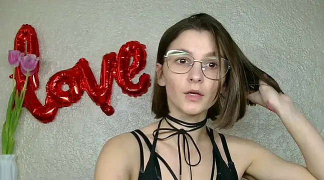 luna Gharming online show from 03-12-25, 09:44