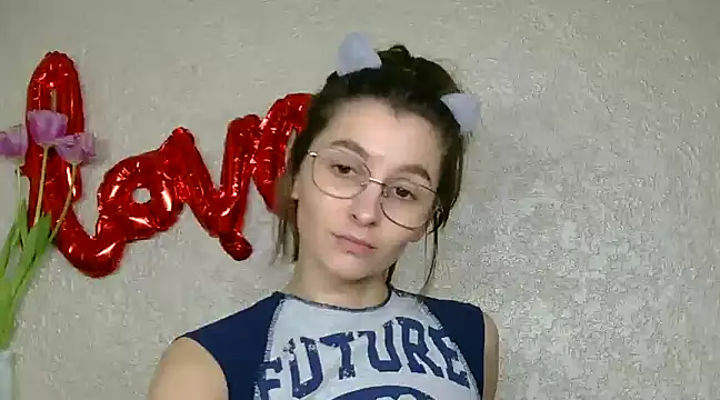 luna Gharming online show from 03-13-25, 09:10