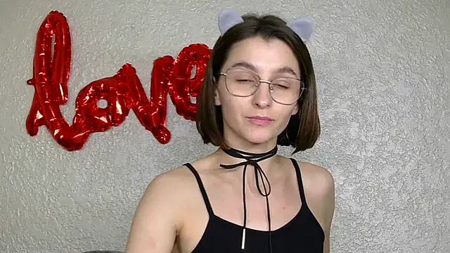 luna Gharming online show from 03-17-25, 04:54