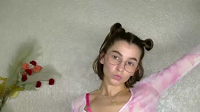 luna Gharming online show from 09-11-25, 06:35