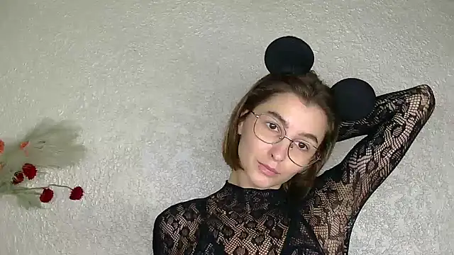 luna Gharming online show from 09-23-25, 06:38