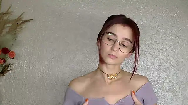 luna Gharming online show from 11-08-25, 08:25