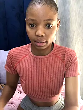 Snapshot of BondiBitch chatting on 11-13-25, 06:23 BondiBitch online show from 11-13-25, 06:23