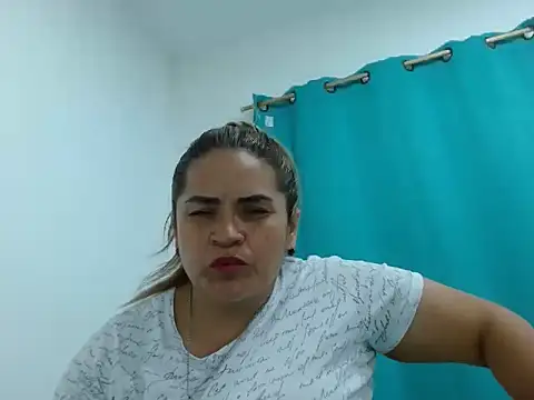 Milena Foox online show from 12-18-25, 01:11