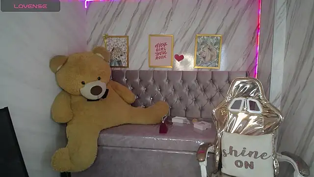 Snapshot of _wendy_b chatting on 03-08-25, 02:01 wendy b online show from 03-08-25, 02:01