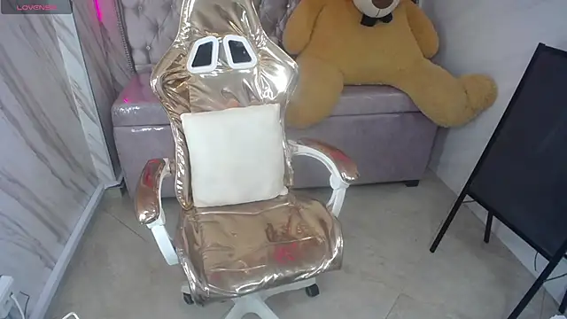 Snapshot of _wendy_b chatting on 03-22-25, 09:42 wendy b online show from 03-22-25, 09:42