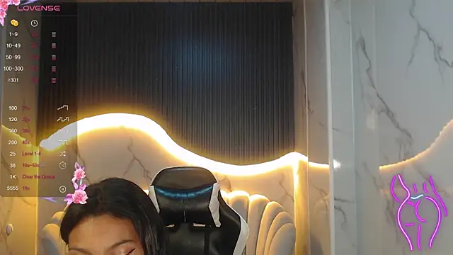 Snapshot of _wendy_b chatting on 10-09-25, 02:42 wendy b online show from 10-09-25, 02:42