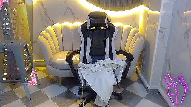 Snapshot of _wendy_b chatting on 10-10-25, 02:32 wendy b online show from 10-10-25, 02:32