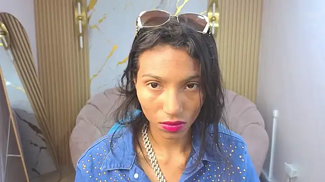 Snapshot of _wendy_b chatting on 10-25-25, 02:52 wendy b online show from 10-25-25, 02:52