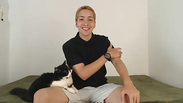 Your favorite ftm  online show from 10-06-25, 08:17
