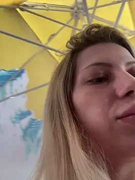 Snapshot of Alicedream5 chatting on 03-20-25, 04:20 Alicedream5 online show from 03-20-25, 04:20