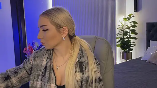 OhMyEmma online show from 11-04-25, 01:16