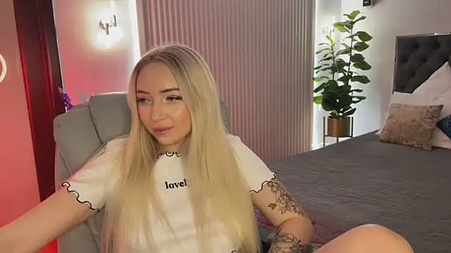 OhMyEmma online show from 11-26-25, 01:17