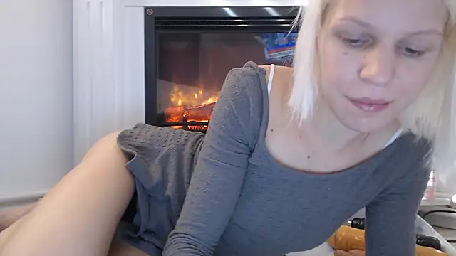 ElssaRush online show from 10-20-25, 10:59