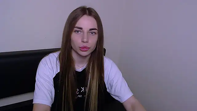 Snapshot of MiaDari_ chatting on 03-10-25, 08:04 MiaDari online show from 03-10-25, 08:04