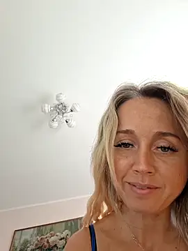 b l o n d i n k a online show from 09-18-25, 04:14
