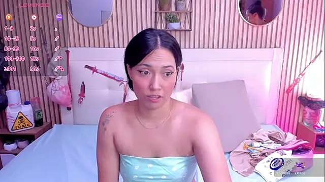  LiilyWong online show from 10-23-25, 03:22