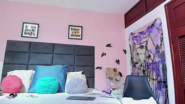 Snapshot of SophiaQueens chatting on 11-01-25, 11:29 SophiaQueens online show from 11-01-25, 11:29