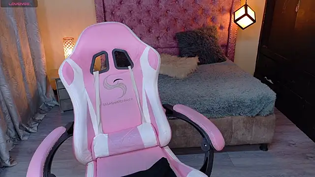 Snapshot of sweet__thang chatting on 10-23-25, 04:34 sweet thang online show from 10-23-25, 04:34