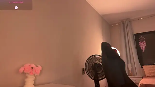 Snapshot of StacySpice01 chatting on 11-30-25, 01:09 StacySpice01 online show from 11-30-25, 01:09