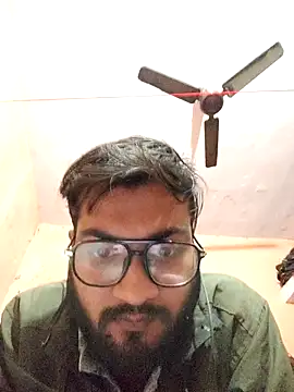 Snapshot of mpaale11 chatting on 11-10-25, 01:43 mpaale11 online show from 11-10-25, 01:43