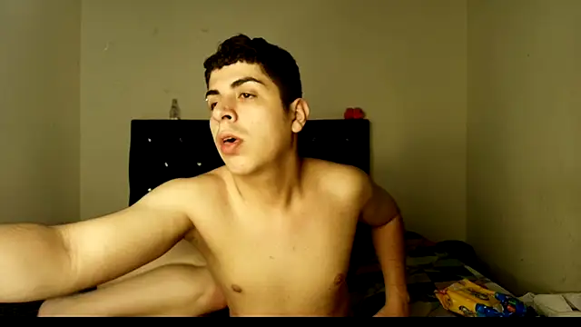 Snapshot of Kymberlyandlucas2 chatting on 11-08-25, 03:29 Kymberlyandlucas2 online show from 11-08-25, 03:29