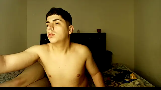 Snapshot of Kymberlyandlucas2 chatting on 11-11-25, 04:12 Kymberlyandlucas2 online show from 11-11-25, 04:12