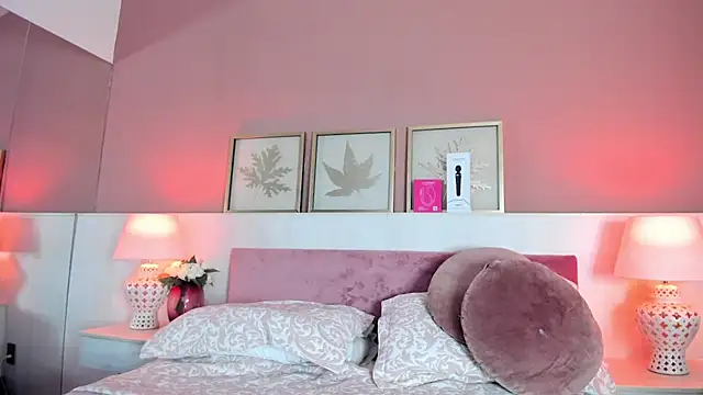 Emma  1 online show from 11-06-25, 03:29