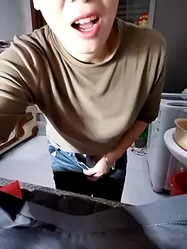 Snapshot of mimi520 chatting on 10-13-25, 12:32 mimi520 online show from 10-13-25, 12:32