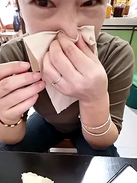 Snapshot of mimi520 chatting on 10-14-25, 12:44 mimi520 online show from 10-14-25, 12:44