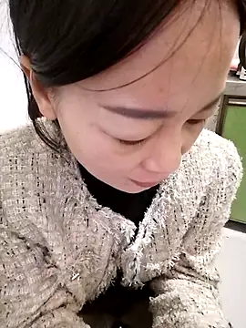 Snapshot of mimi520 chatting on 11-06-25, 12:06 mimi520 online show from 11-06-25, 12:06