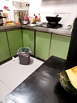 Snapshot of mimi520 chatting on 11-24-25, 12:16 mimi520 online show from 11-24-25, 12:16